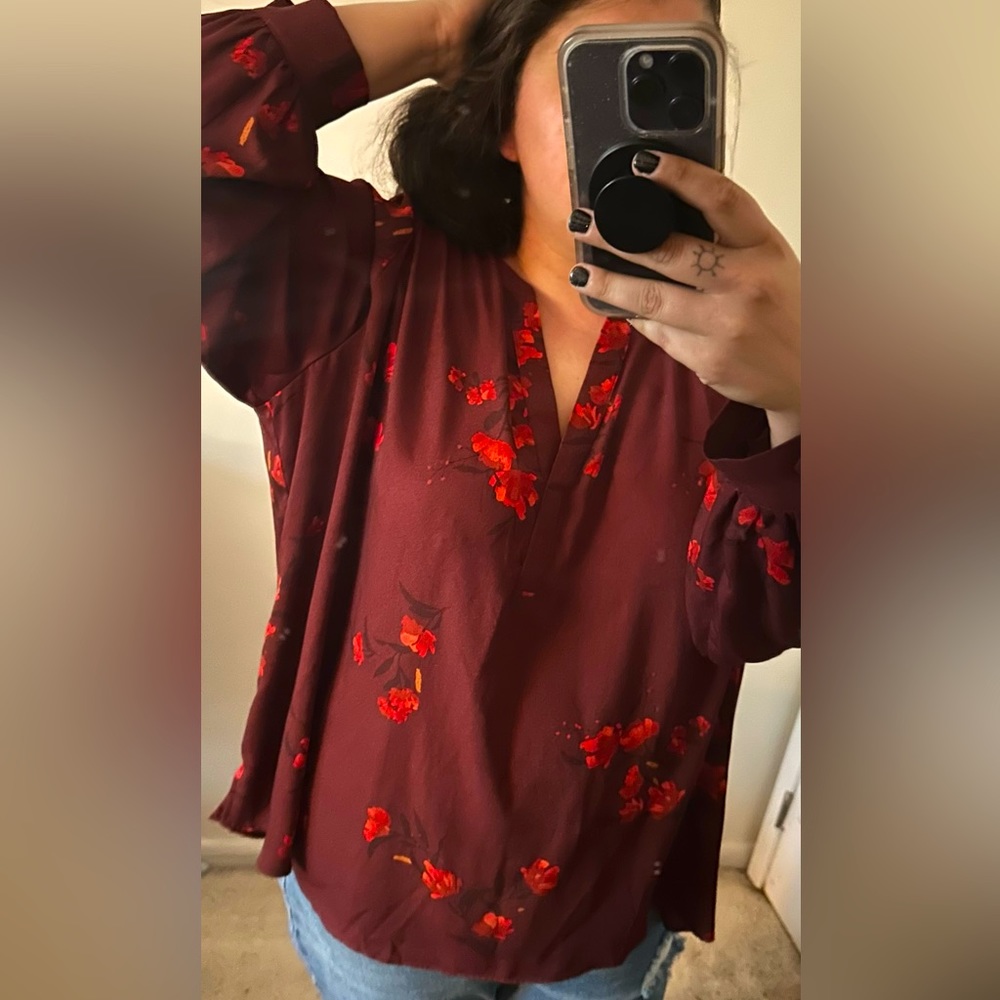 Ava & Viv Size 4X Red Floral V Neck Long Button Sleeve Top